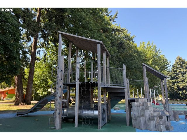 8280 N BURRAGE Ave, Portland, OR 97217