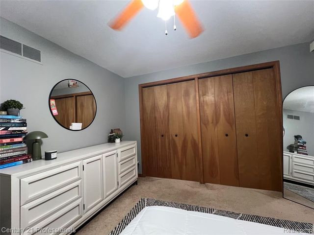 95 Walnut Boulevard, Rochester, MI 48307