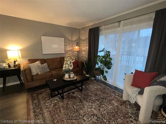95 Walnut Boulevard, Rochester, MI 48307
