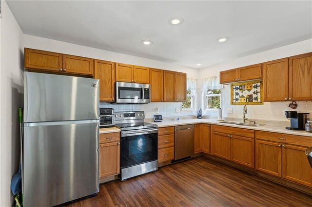 662 N OAK Street, Gardner, KS 66030