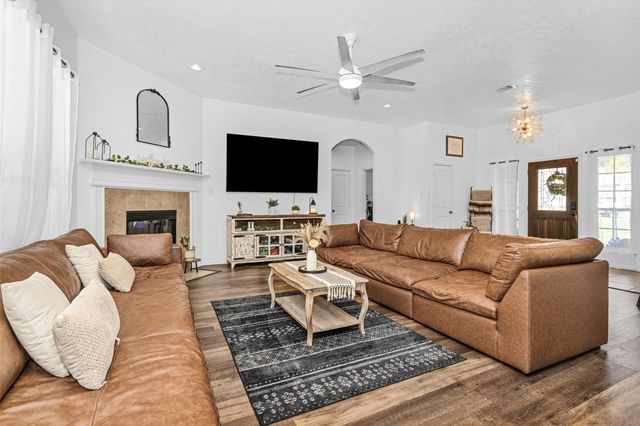 1006 Commons Waterway Drive, Huffman, TX 77336