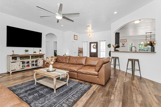 1006 Commons Waterway Drive, Huffman, TX 77336