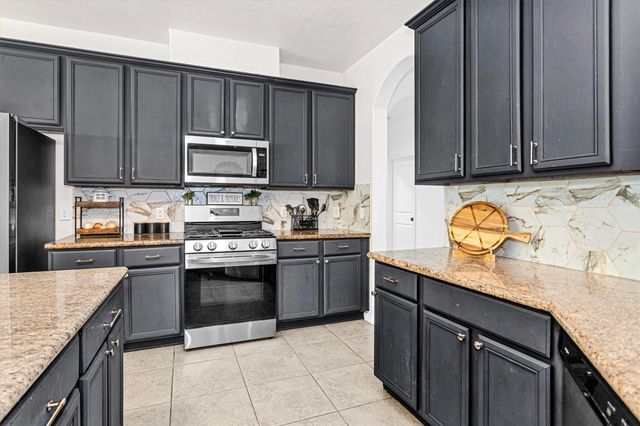 1006 Commons Waterway Drive, Huffman, TX 77336