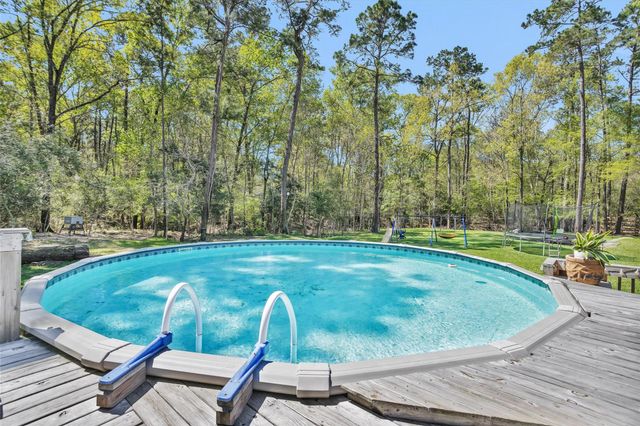 1006 Commons Waterway Drive, Huffman, TX 77336