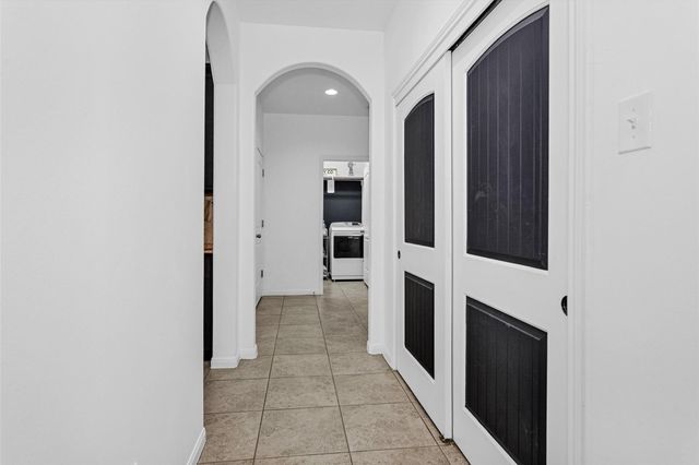 1006 Commons Waterway Drive, Huffman, TX 77336