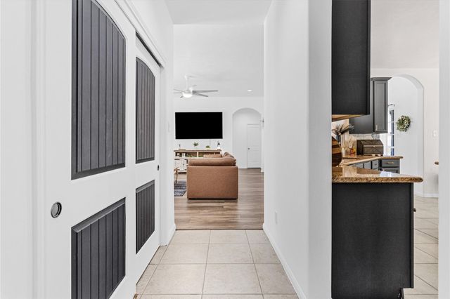 1006 Commons Waterway Drive, Huffman, TX 77336