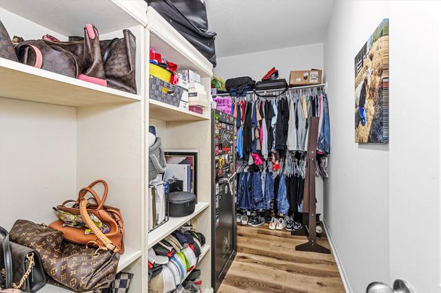 1006 Commons Waterway Drive, Huffman, TX 77336