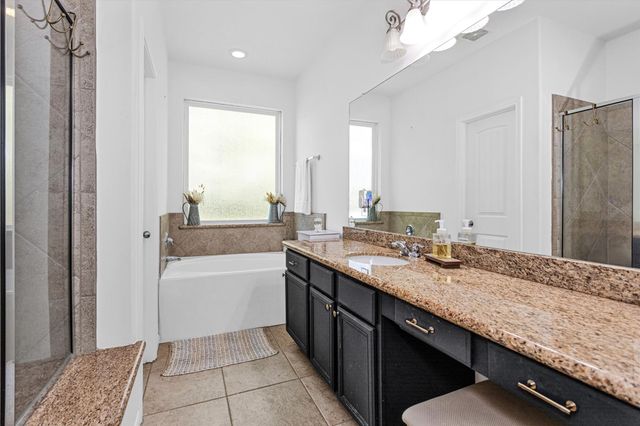 1006 Commons Waterway Drive, Huffman, TX 77336