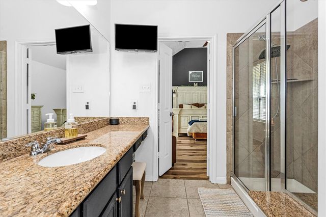 1006 Commons Waterway Drive, Huffman, TX 77336