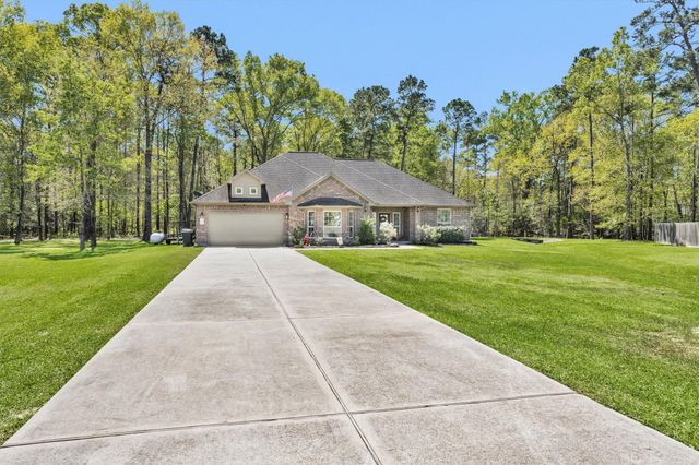 1006 Commons Waterway Drive, Huffman, TX 77336