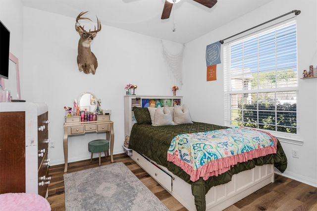 1006 Commons Waterway Drive, Huffman, TX 77336