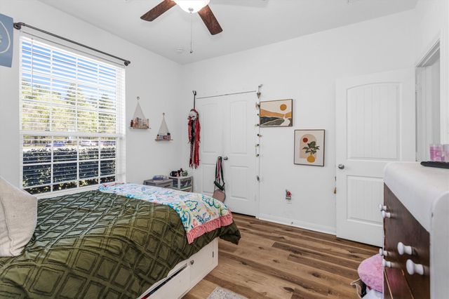 1006 Commons Waterway Drive, Huffman, TX 77336