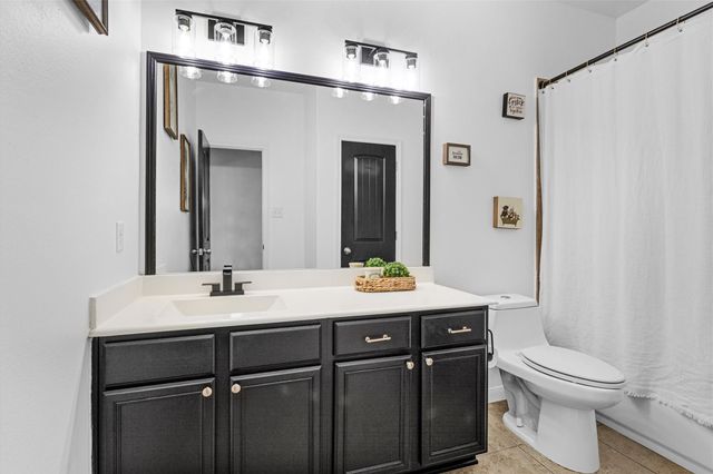 1006 Commons Waterway Drive, Huffman, TX 77336