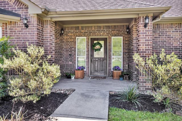 1006 Commons Waterway Drive, Huffman, TX 77336