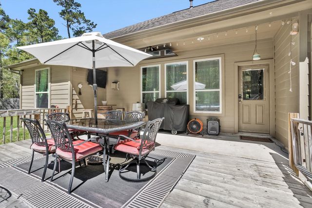 1006 Commons Waterway Drive, Huffman, TX 77336