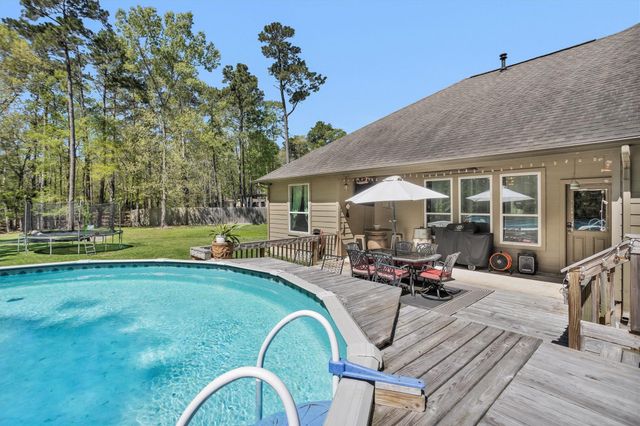 1006 Commons Waterway Drive, Huffman, TX 77336