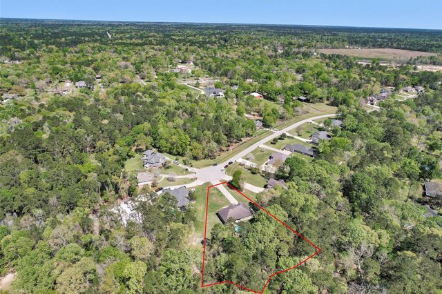 1006 Commons Waterway Drive, Huffman, TX 77336