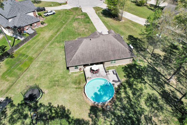 1006 Commons Waterway Drive, Huffman, TX 77336
