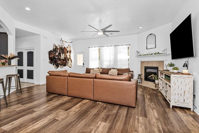 1006 Commons Waterway Drive, Huffman, TX 77336