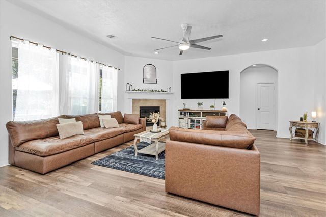 1006 Commons Waterway Drive, Huffman, TX 77336