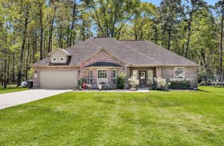 1006 Commons Waterway Drive, Huffman, TX 77336