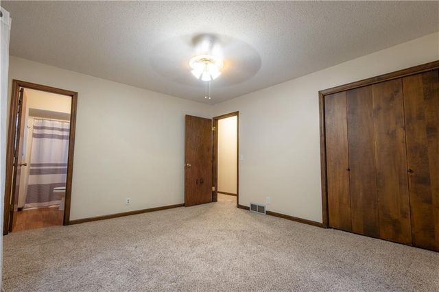 4514 Alpha Lane, St Joseph, MO 64506