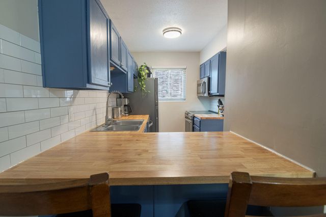 401 Andrea Lane, Hanahan, SC 29410