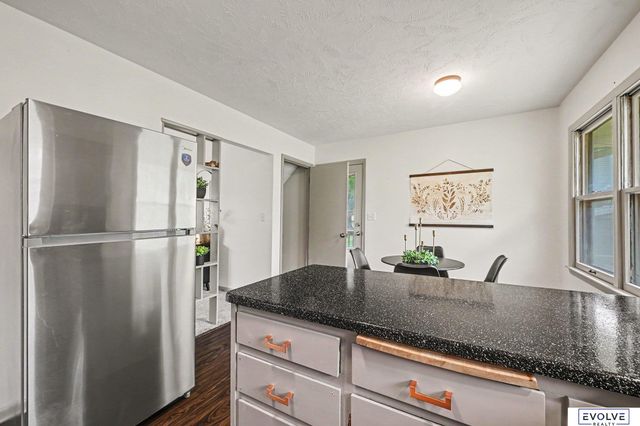727 N Beadle Street, Papillion, NE 68046