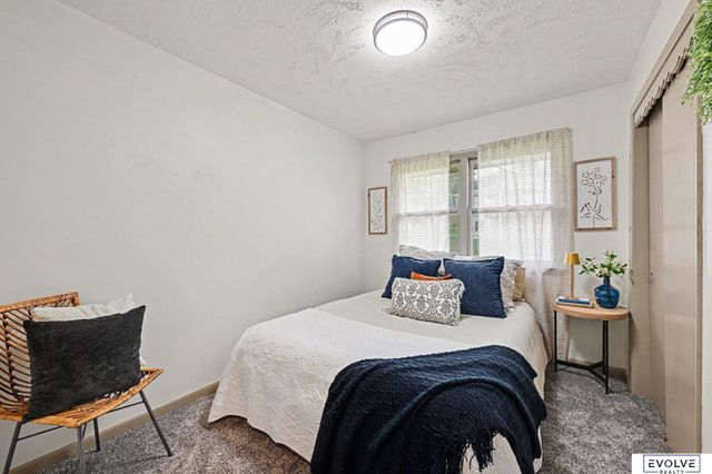 727 N Beadle Street, Papillion, NE 68046