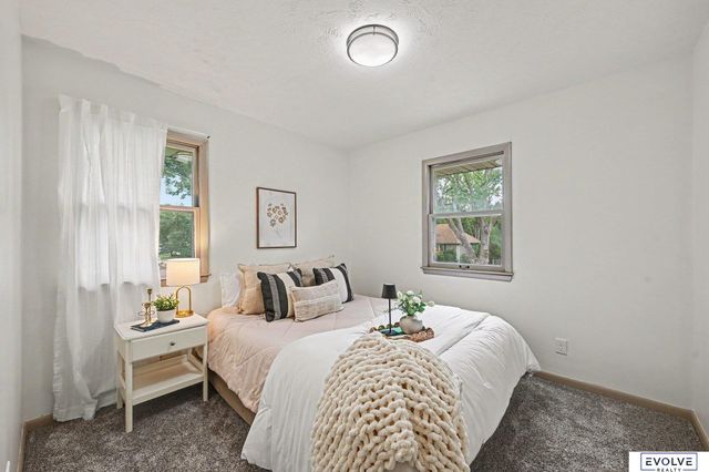 727 N Beadle Street, Papillion, NE 68046