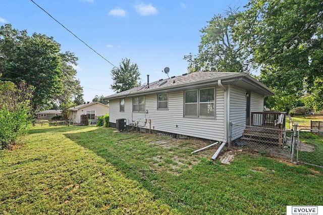 727 N Beadle Street, Papillion, NE 68046