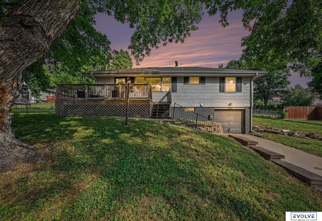 727 N Beadle Street, Papillion, NE 68046