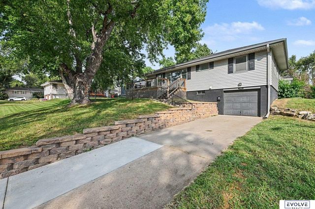 727 N Beadle Street, Papillion, NE 68046