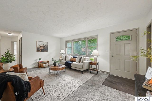 727 N Beadle Street, Papillion, NE 68046