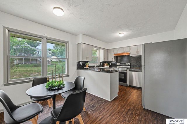 727 N Beadle Street, Papillion, NE 68046