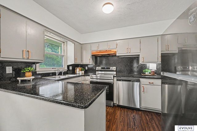 727 N Beadle Street, Papillion, NE 68046