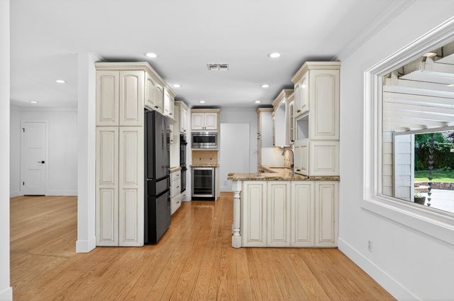1140 Castec Dr, Sacramento, CA 95864