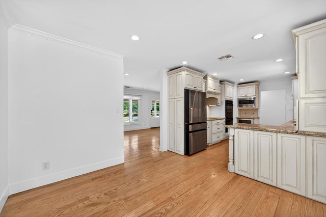 1140 Castec Dr, Sacramento, CA 95864