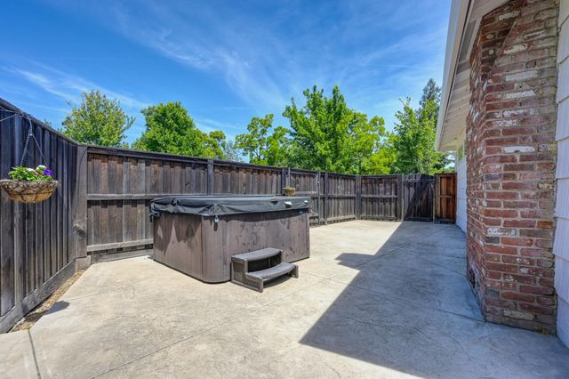 1140 Castec Dr, Sacramento, CA 95864