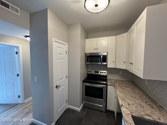 1130 Westlynne Pl UNIT 8, Louisville, KY 40222