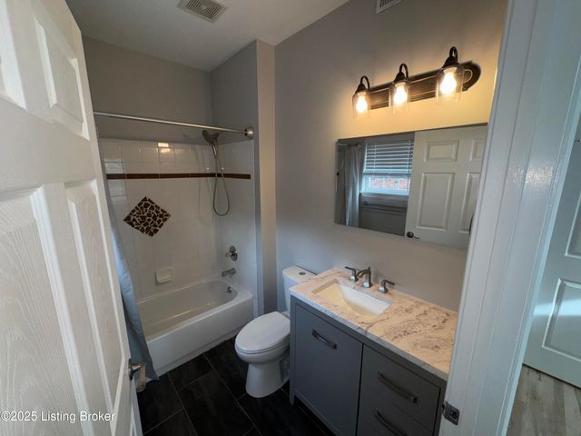 1130 Westlynne Pl UNIT 8, Louisville, KY 40222