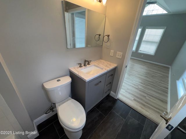 1130 Westlynne Pl UNIT 8, Louisville, KY 40222