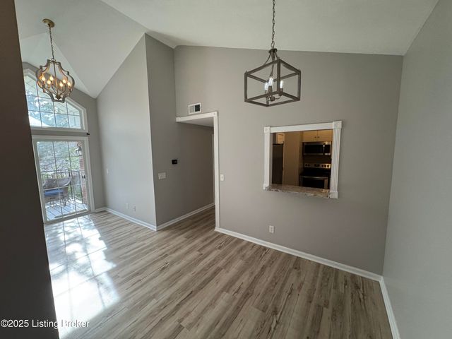 1130 Westlynne Pl UNIT 8, Louisville, KY 40222