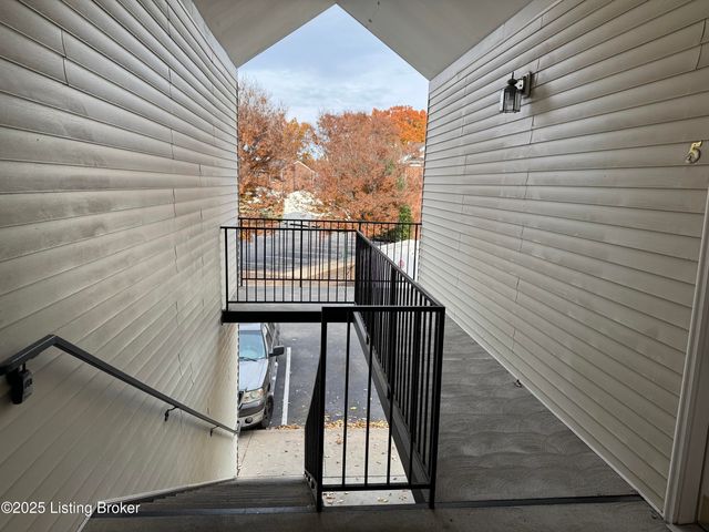 1130 Westlynne Pl UNIT 8, Louisville, KY 40222