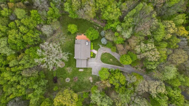12215 Goffe Road, Jonesville, MI 49250