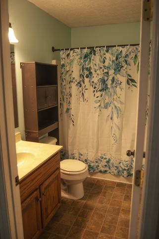 138 Leigh Anna Cir, Lafayette, TN 37083