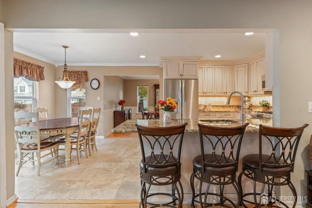 5 Sutton Place, Helmetta, NJ 08828