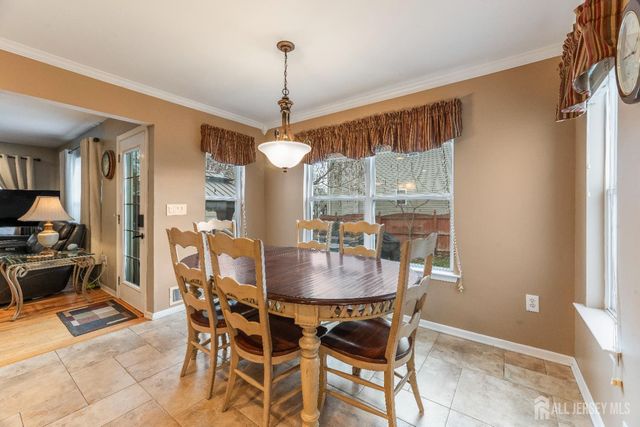 5 Sutton Place, Helmetta, NJ 08828