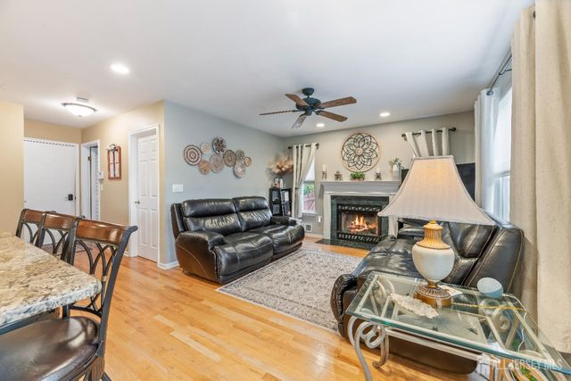 5 Sutton Place, Helmetta, NJ 08828