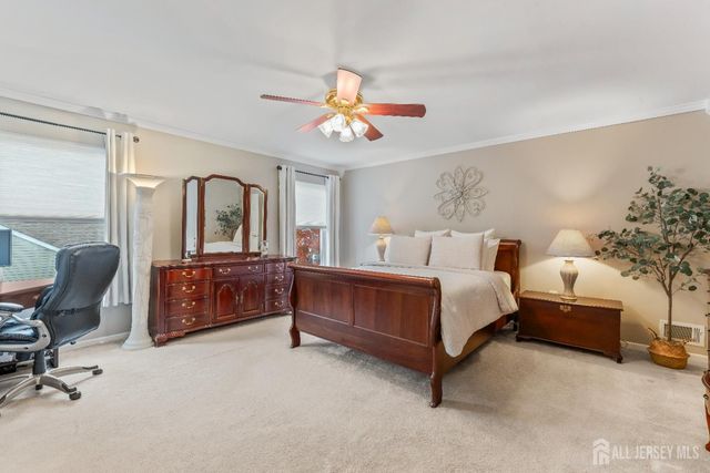 5 Sutton Place, Helmetta, NJ 08828